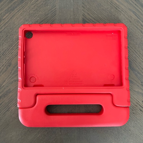 Amazon Fire HD8- 8th generation tablet with a separate 128 micro SD card & case - Picture 4 of 4